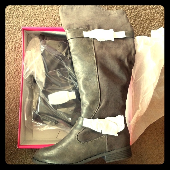 Shoe Dazzle Shoes - Shoe dazzle Grey Boots